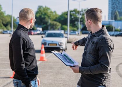two people discussing license reinstatement