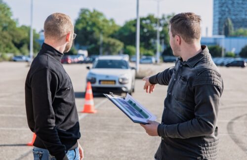 two people discussing license reinstatement